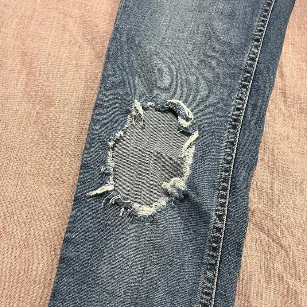 Free People Busted Knee Distressed Straight Leg Jeans Size 24 Great Condittion